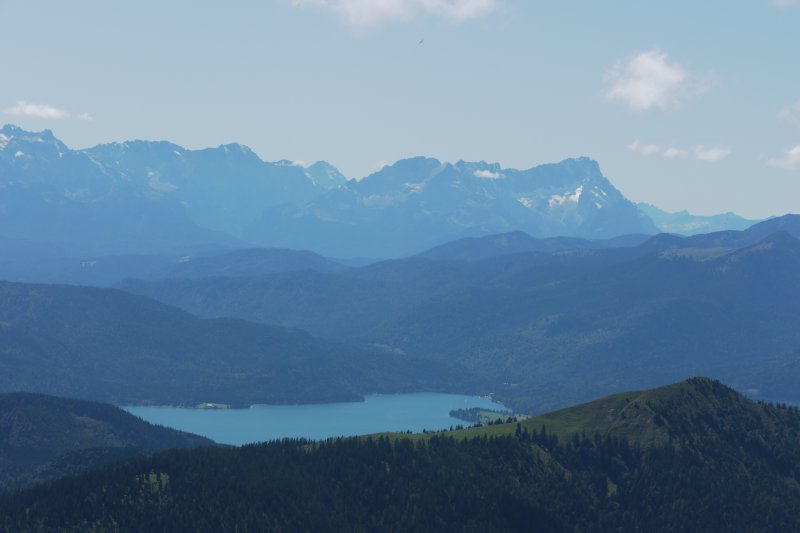 Blick zum Walchensee und zur Zugspitze