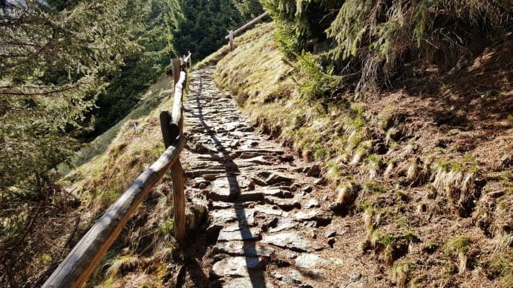Steiniger Auf- und Abstieg zur Mutspitze