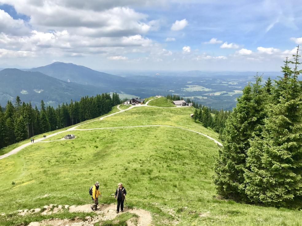 Blick auf Hörndlhütte, Zeitberg und Bergstation Hörnlebahn - vom Vorderen Hörnle