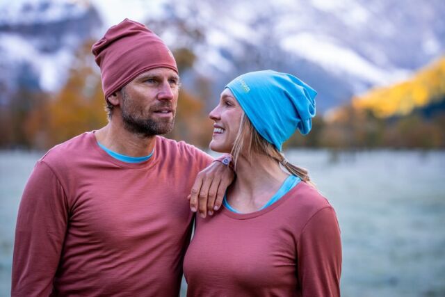 🧡💙 Dreamteam! 💙🧡 Wie gefällt Dir unsere Kombination aus „Zimt“ und „Aquamarin“? Genieß den Herbst in seiner vollen Farbpracht mit kuschlig weichen Merino Longsleeves. 🥰  #layering #kaiparamerino #sustainablefashion #outdoorlife #herbstgefühle  👫 Models: @sofi_margherite , @andreas_haslauer_ 
📸 Fotos: @gipfelfieber