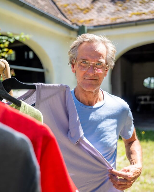 🐑 Merinowolle hautnah fühlen! Das kannst Du beim Kaipara Lagerverkauf am 29. und 30.11.24 auf Gut Schwaighof. 💚  Dich erwarten Rabatte von bis zu 60 %! 💶 Und nicht nur das: Genieße die Möglichkeit, Dich beim Kauf der Merinokleidung, die sonst nur im Online Shop erhältlich ist, persönlich von Gründer Frank und seinem Team beraten zu lassen. 🤗  📍Gut Schwaighof, Allmannshofen bei Augsburg
📆 Freitag, 29.11.2024, 16-20 Uhr
📆 Samstag, 30.11.2024, 10-14 Uhr  🍃 Freu Dich auf einen Lagerverkauf in einer einzigartigen Umgebung und finde Dein perfektes Stück aus 100 % Merinowolle - 100 % Made in Germany. 🌿  #merinolagerverkauf #merinowolleerleben #nachhaltigemode #kaiparamerino #gutschwaighof #lagerverkauf  📸 Fotos: Andreas Gruhle, Frank Selter