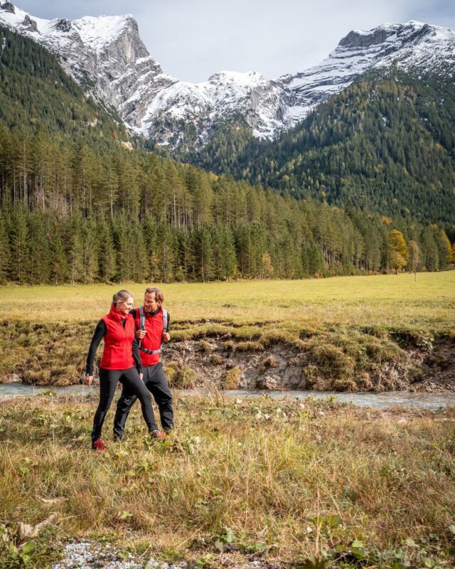 ❤️ Immer an Deiner Seite: unsere Merinoweste mit extra hohem Wärmeschutz. ❤  Bei welchem Abenteuer hättest Du sie dringend gebraucht?  #kaiparamerino #merino #merinowolleerleben #outdoorlife  👫 Models: Sofia Gasser @sofi_margherite , Andreas Haslauer @andreas_haslauer_ 
📸 Fotos: Andreas Gruhle @gipfelfieber